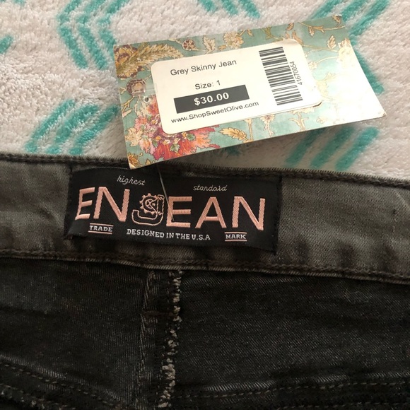 Selling black/ grey skinny jeans - Picture 3 of 4